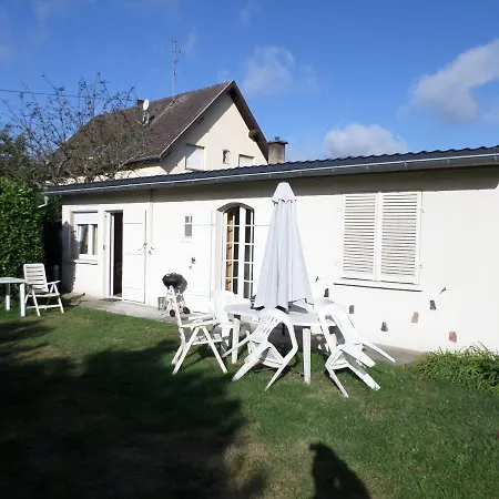 Studio-appartement A Proximite D'une Maison De Maitre De 1904 Apartment
