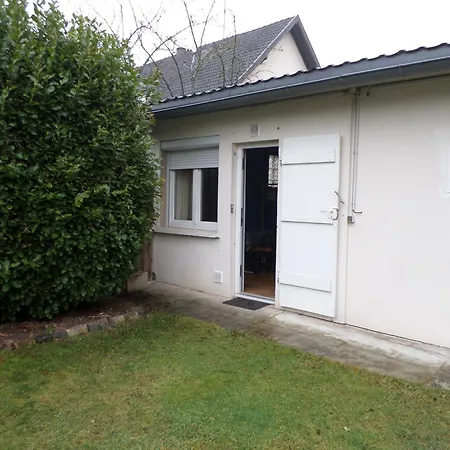 Studio-appartement Et A Proximite D'une Maison De Maitre De 1904 アパート *