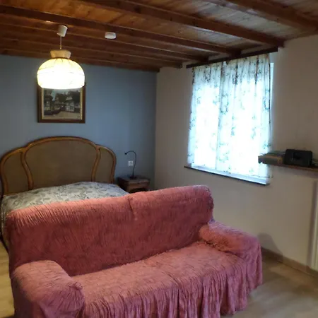 Studio-appartement Et A Proximite D'une Maison De Maitre De 1904 *